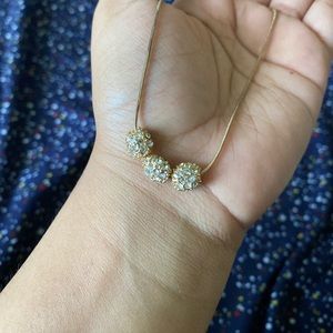 Light weight necklace. Looks awesome.